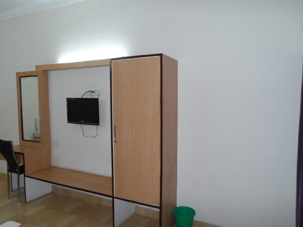 Hotel Pasuparthy Residency Tirupati Kültér fotó