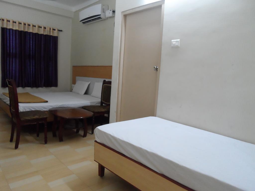 Hotel Pasuparthy Residency Tirupati Szoba fotó