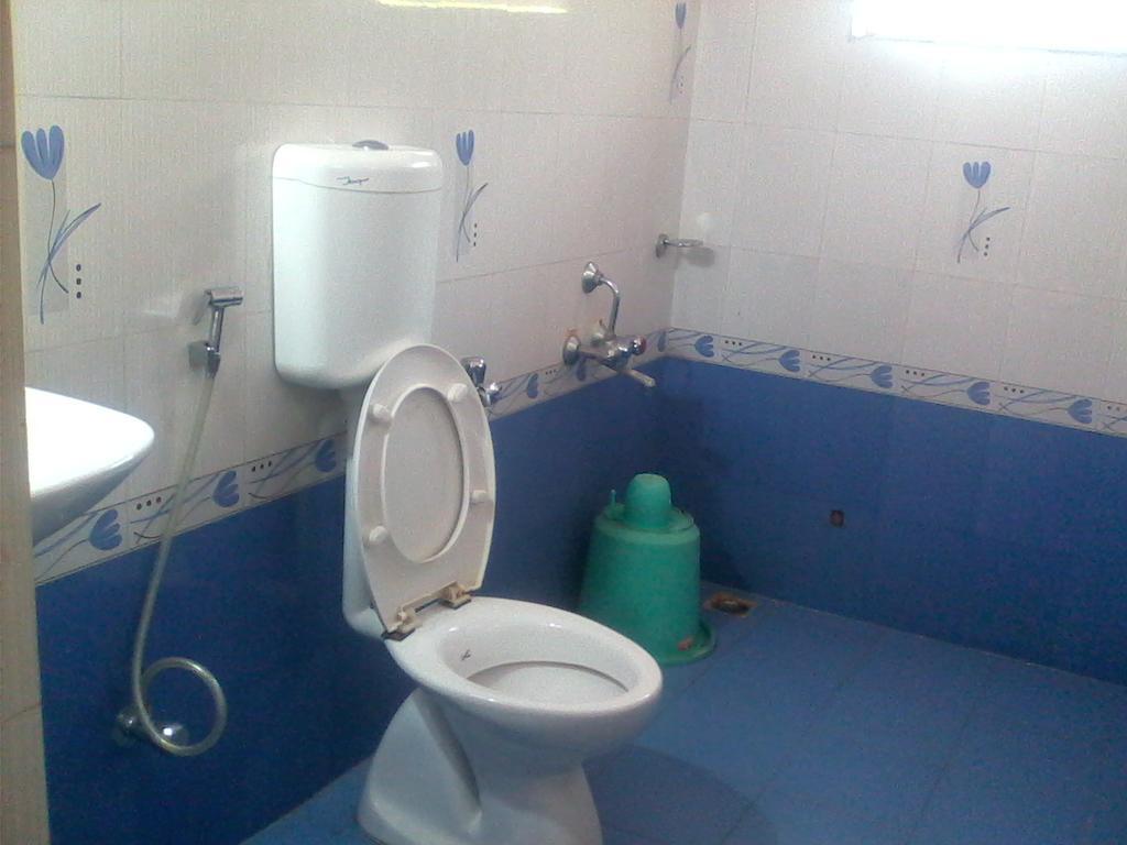 Hotel Pasuparthy Residency Tirupati Szoba fotó