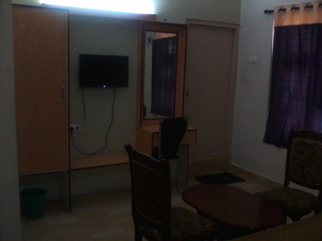 Hotel Pasuparthy Residency Tirupati Kültér fotó